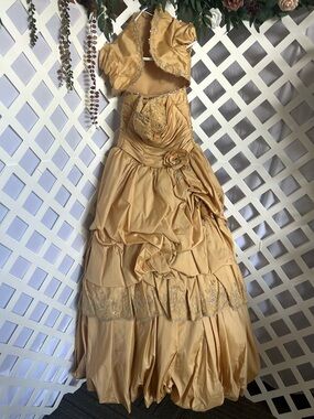 Gold Prom Dresses for Sale up to 90% Off: Poshmark